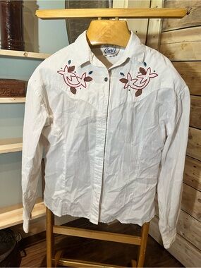 Vintage Circle T White Western Shirt with Red Embroidery and turquoise studs